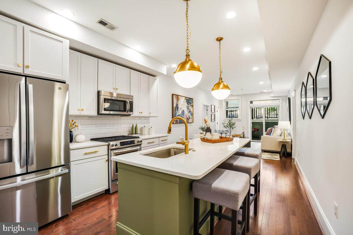 321 18TH Street - Photo 1