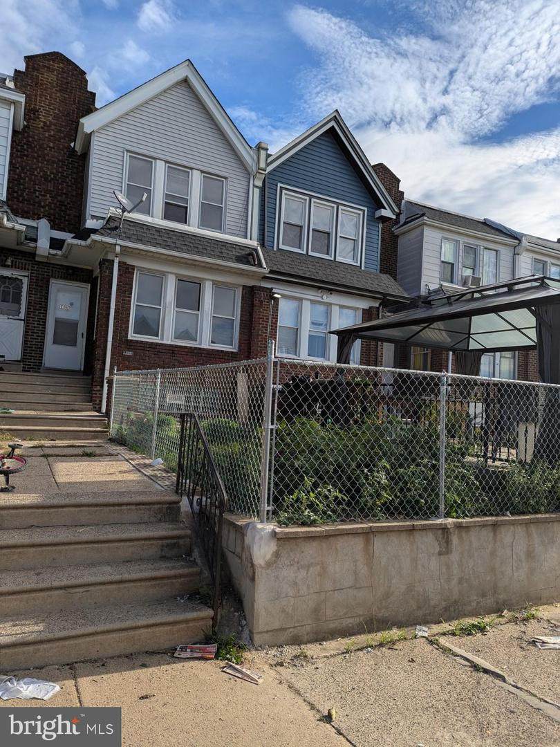 1425 Fanshawe Street - Photo 1