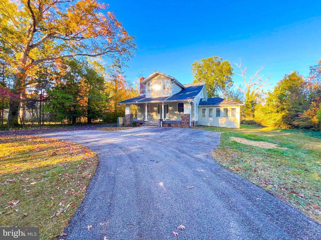 1035 Forest Avenue - Photo 1