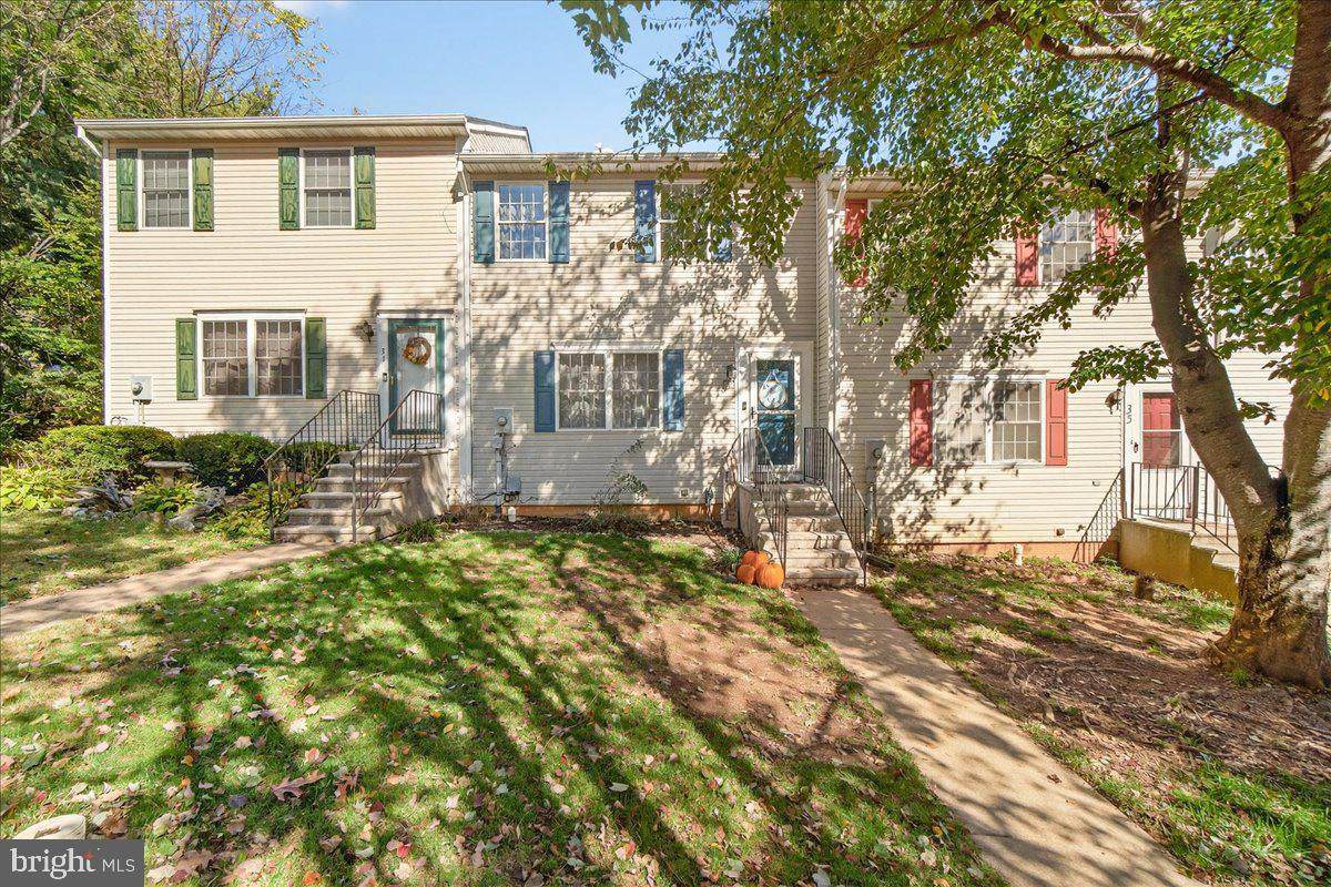 33 Towne Court - Photo 1