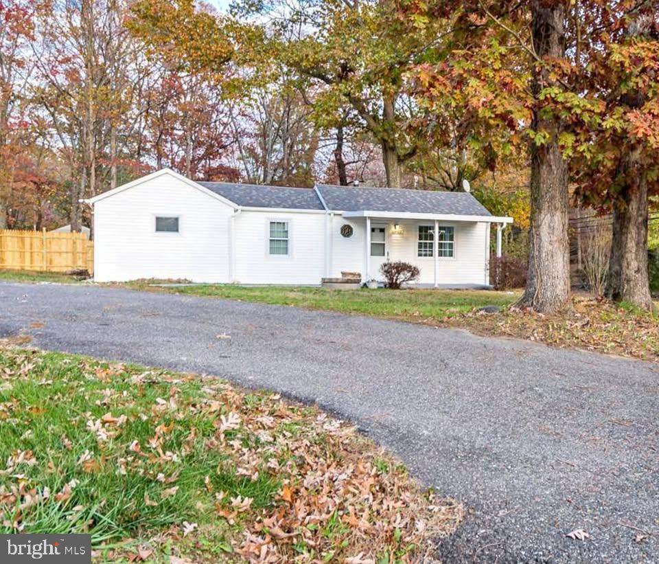 822 Warburton Lane - Photo 1