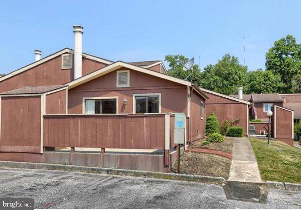 221 Lee Court - Photo 1