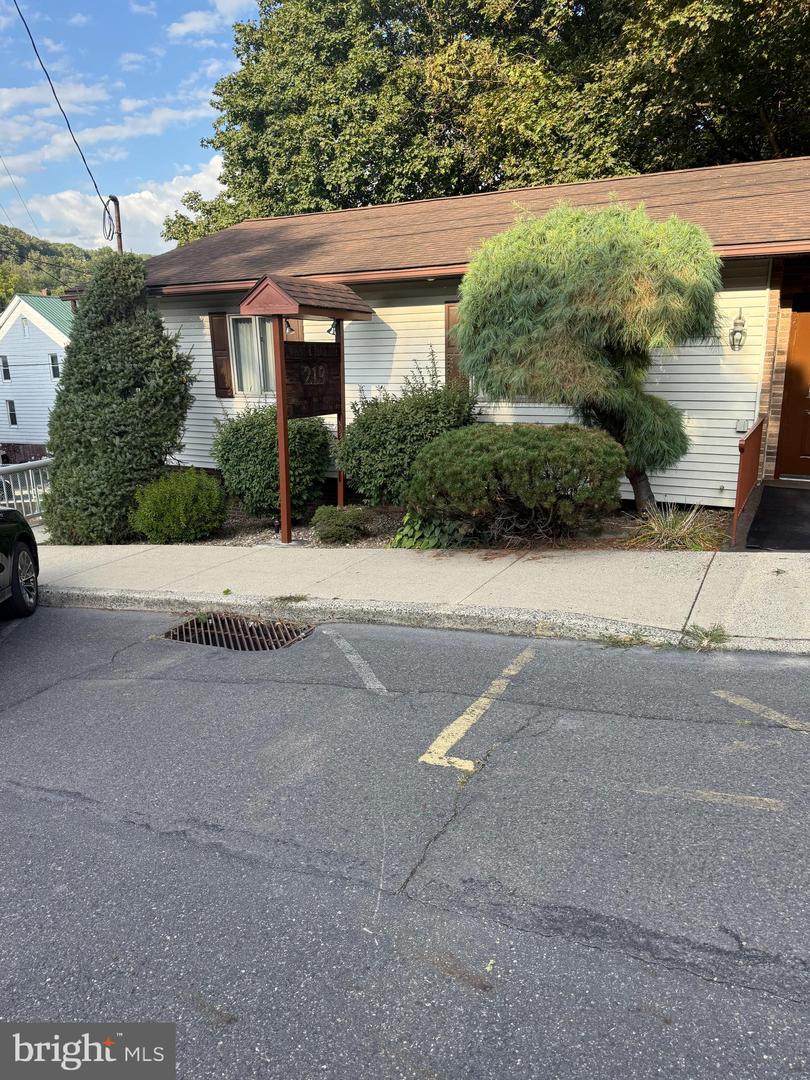 219 Vine Street - Photo 1