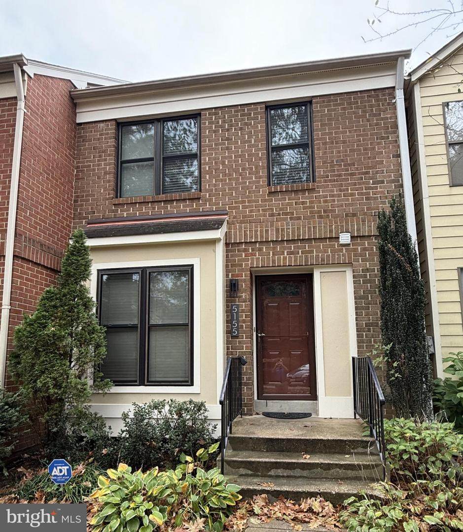 5155 King Charles Way - Photo 1