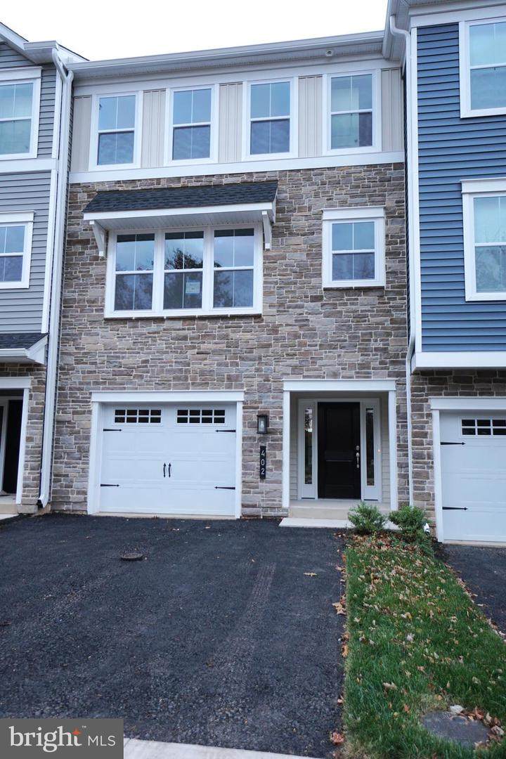 402 Sydney Lane - Photo 1