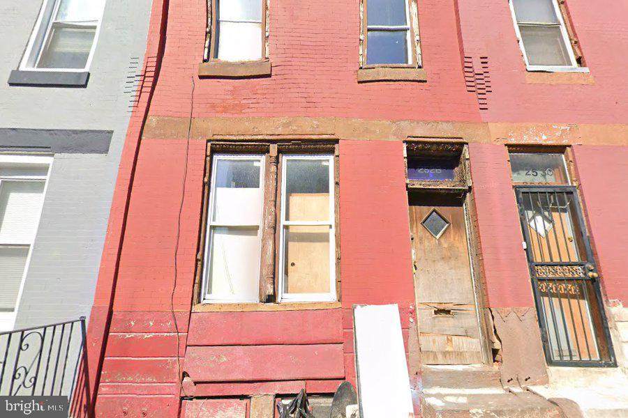 2528 Chadwick Street - Photo 1