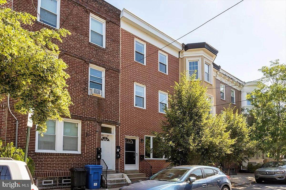 2225 Catharine Street - Photo 1