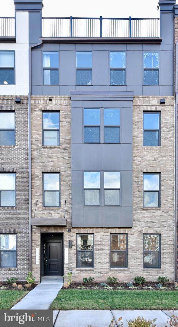 43740 Transit Square - Photo 1