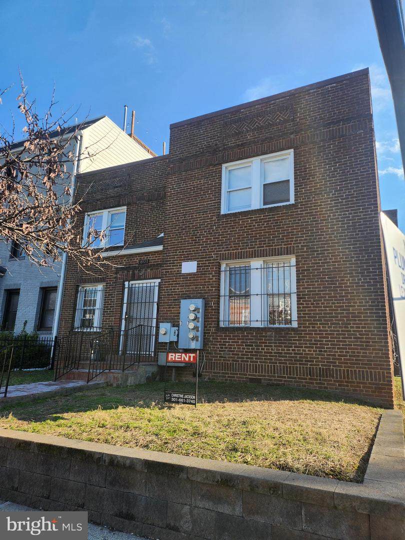 1601 E Street - Photo 1