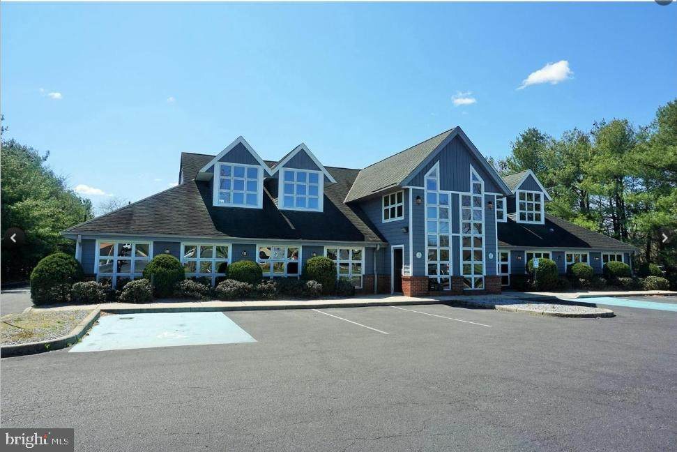 2581 Chestnut Avenue - Photo 1