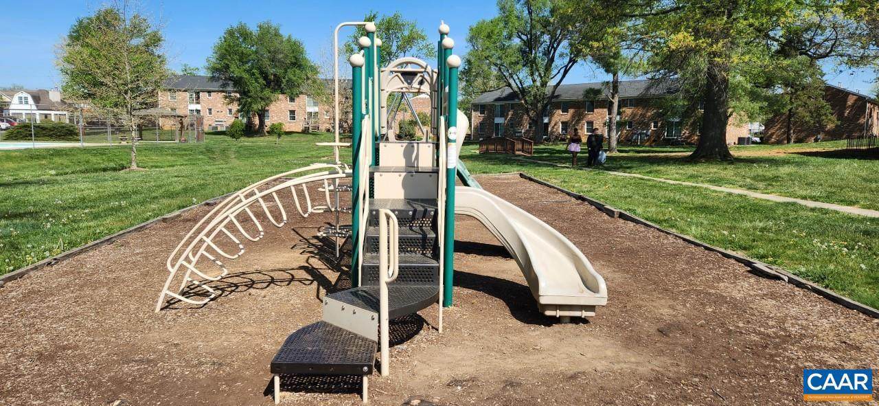 1750 Rosser Ave - Photo 1