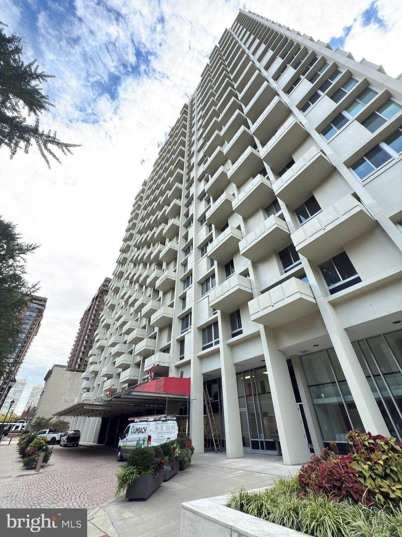 604-36-36 Washington Square - Photo 1