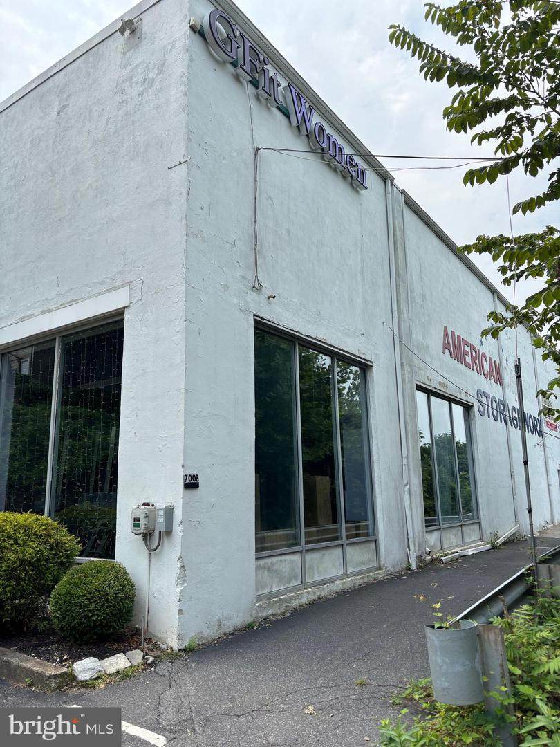 700 Baltimore Ave - Photo 1