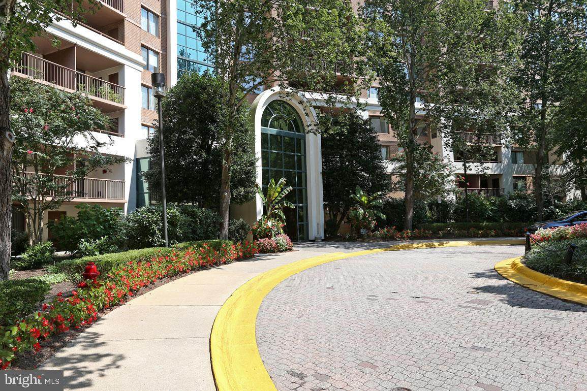 10101 Grosvenor Place - Photo 1