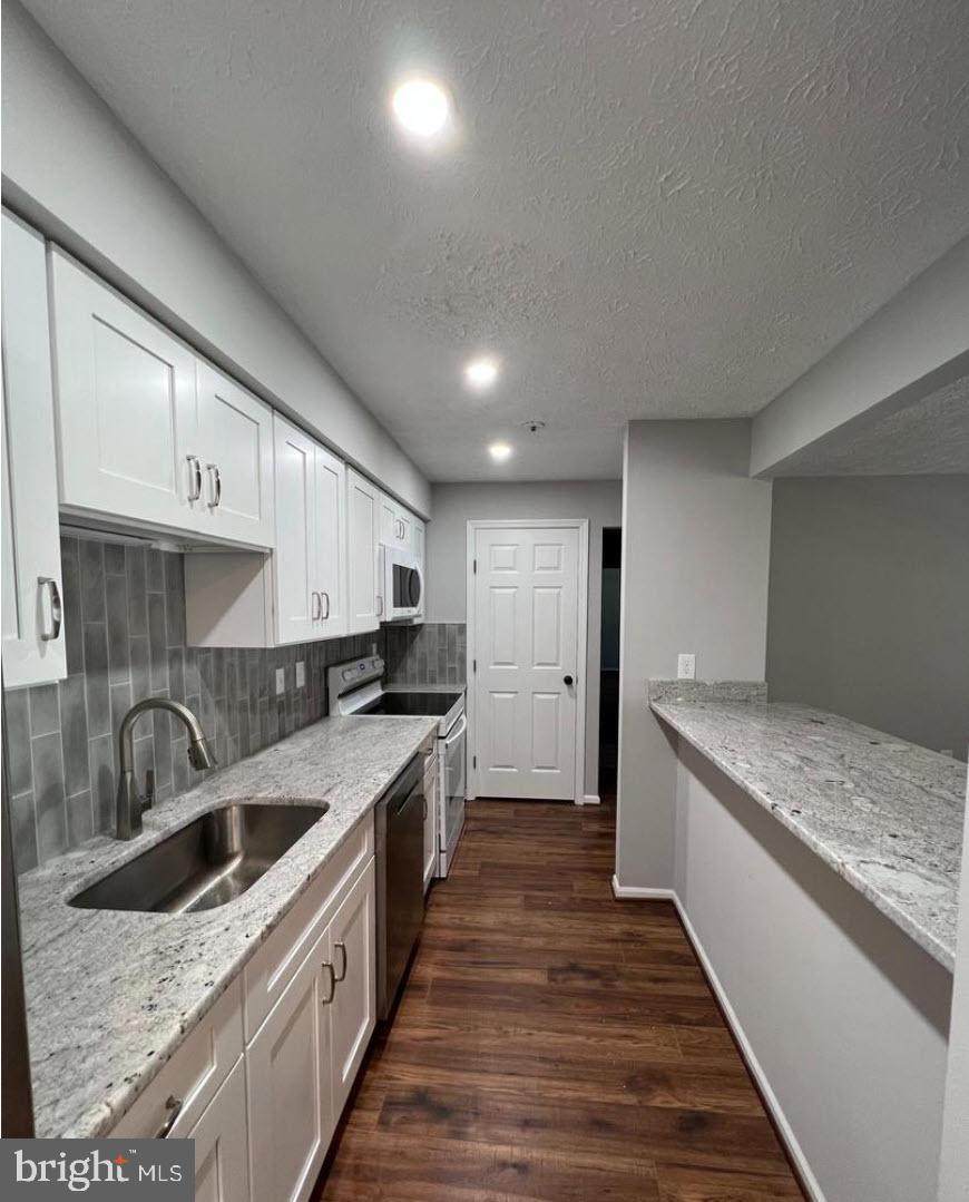 1414 Greenbriar Circle - Photo 1