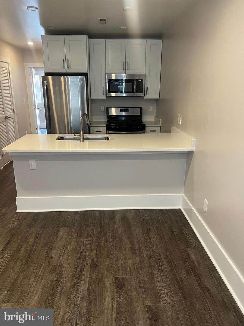 924 19TH Street - Photo 1