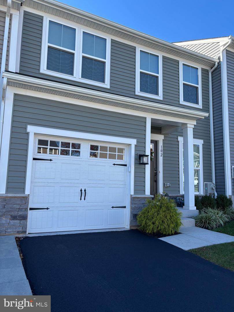 102 Sterling Drive - Photo 1