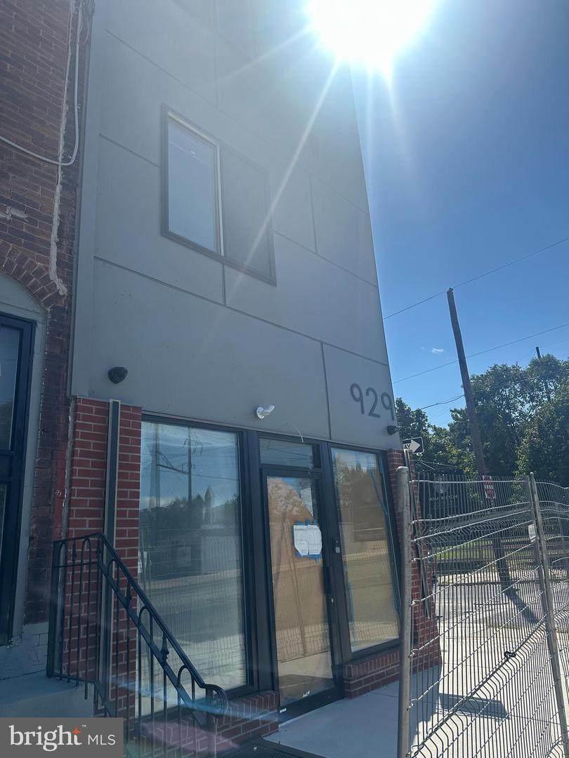 929 40TH Street - Photo 1