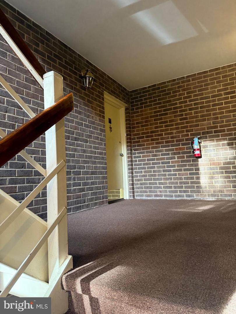 1400 Northgate Square - Photo 1