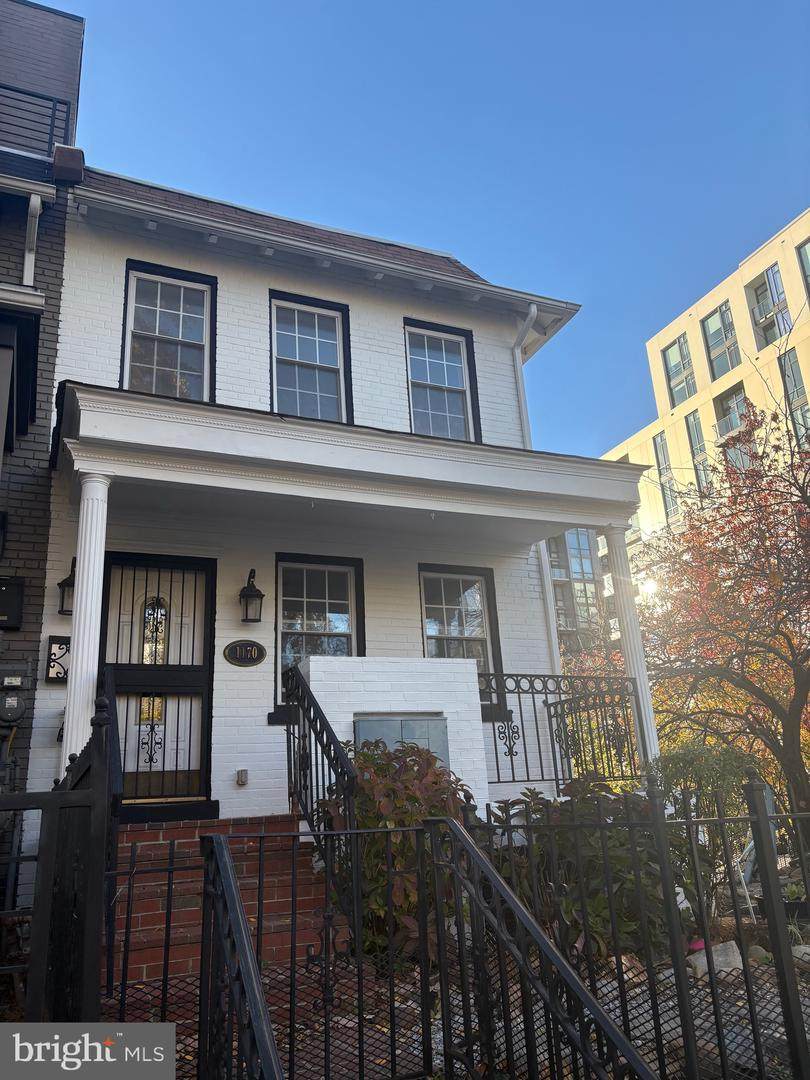 1170 Abbey Place - Photo 1