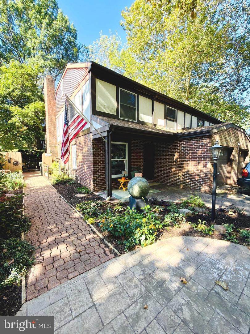 240 11TH Street - Photo 1