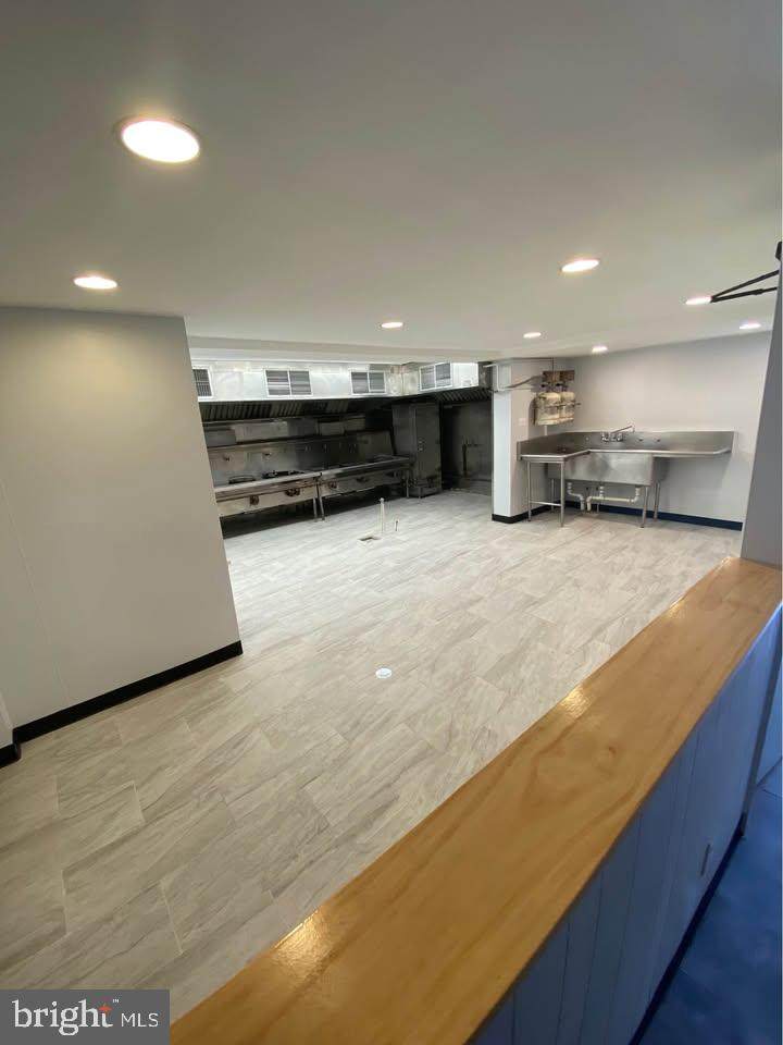 2039 Englewood Avenue - Photo 1