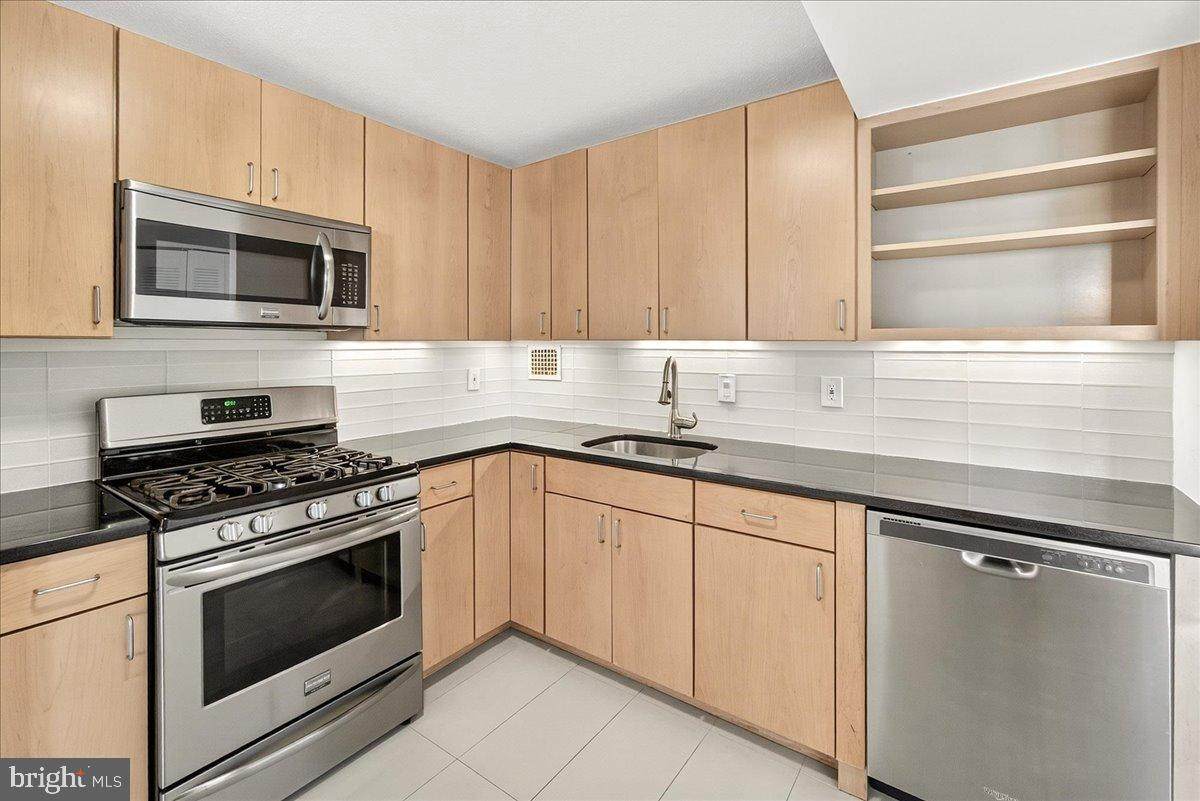 118 Monroe Street - Photo 1