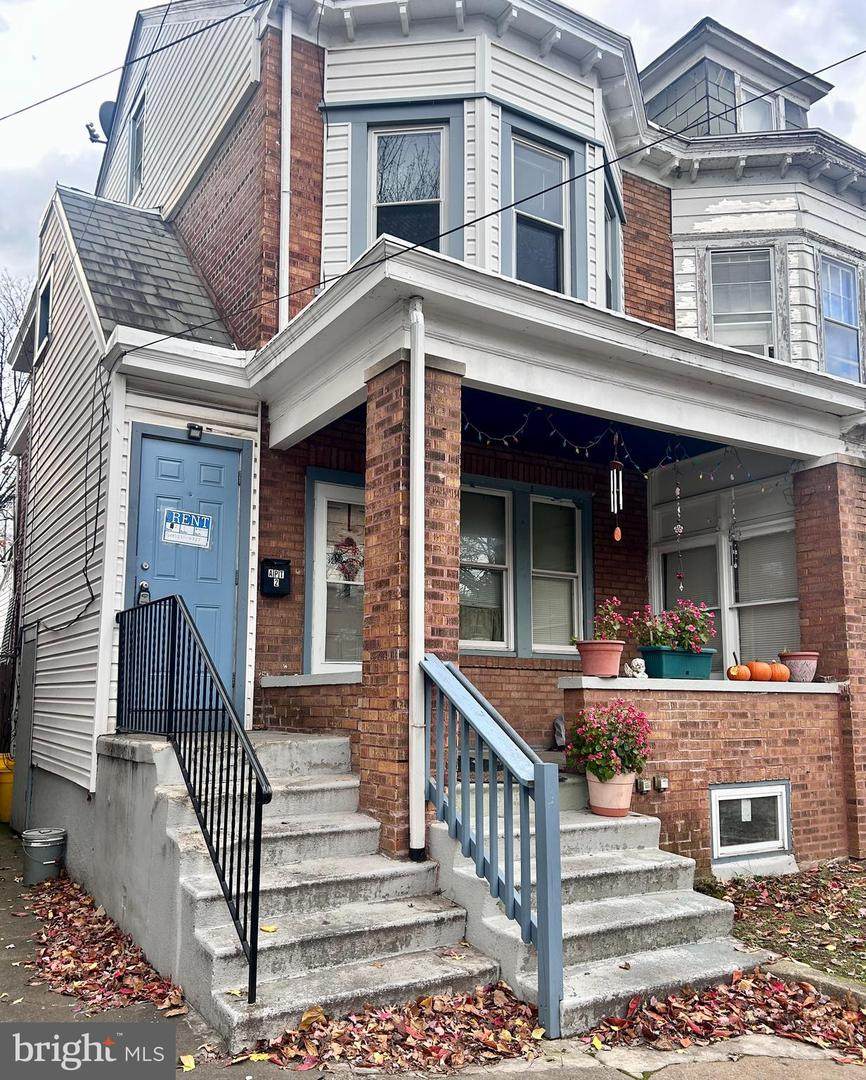 325 Cuyler Avenue - Photo 1