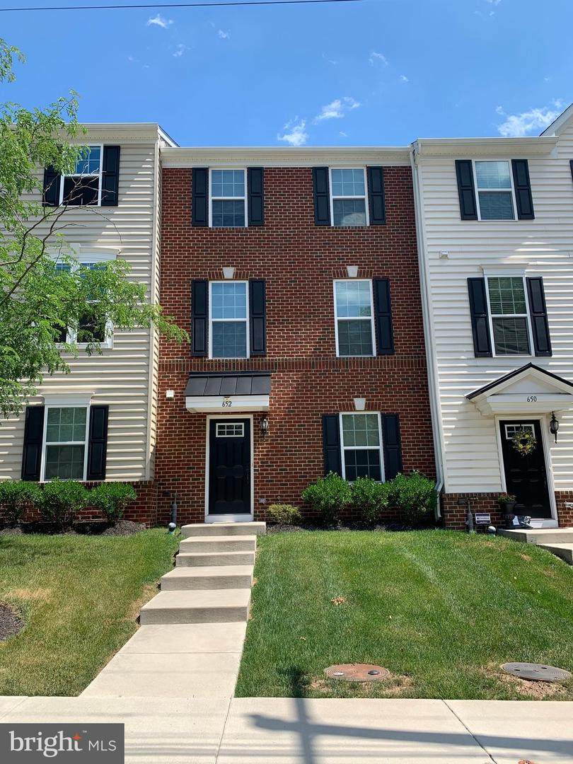 652 Chestnut Street - Photo 1