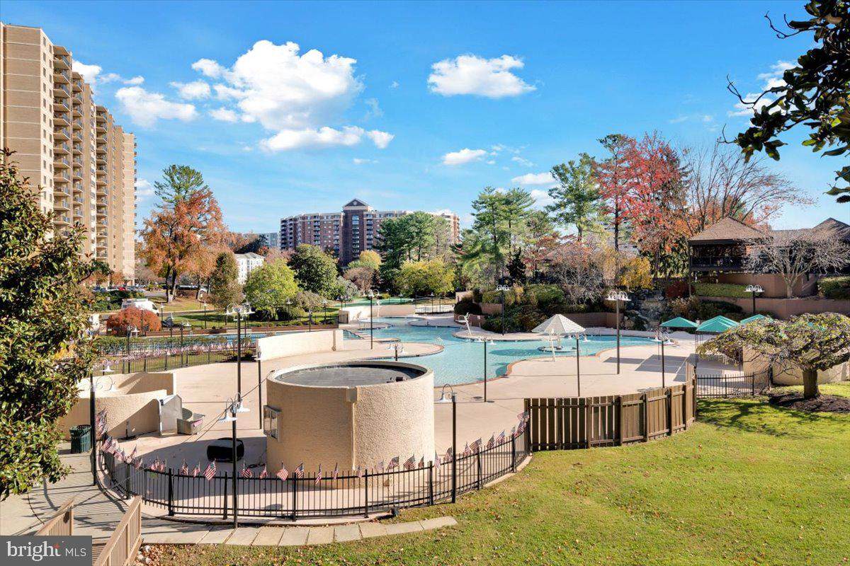 309 Yoakum Parkway - Photo 1