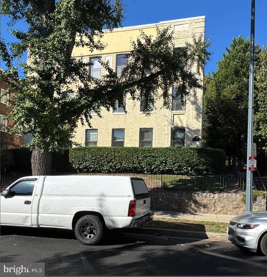 1437 Spring Road - Photo 1