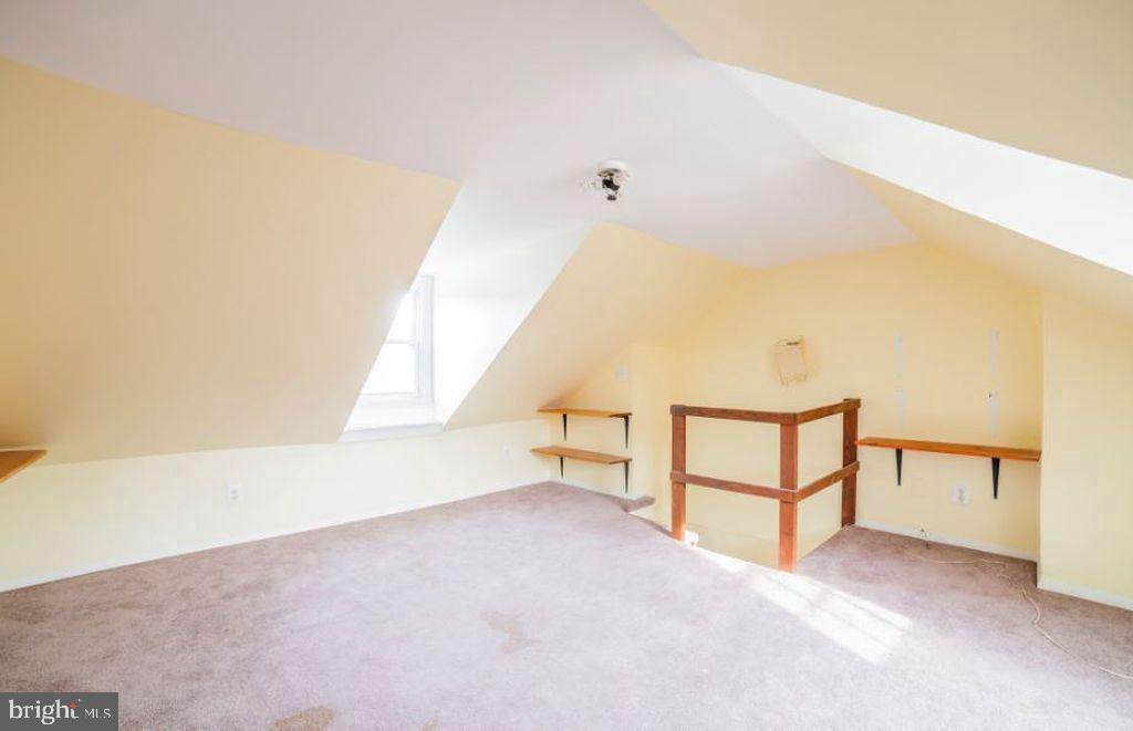 624 Stirling Street - Photo 1