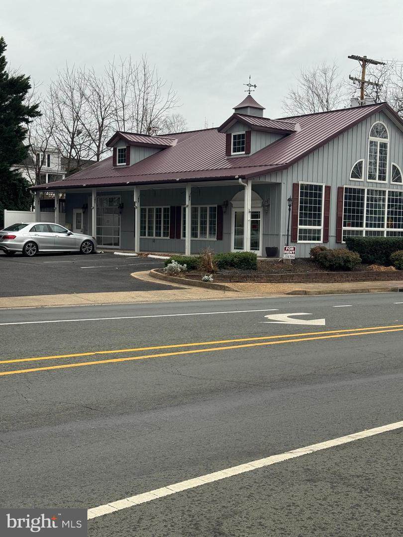 211 Evans Street - Photo 1