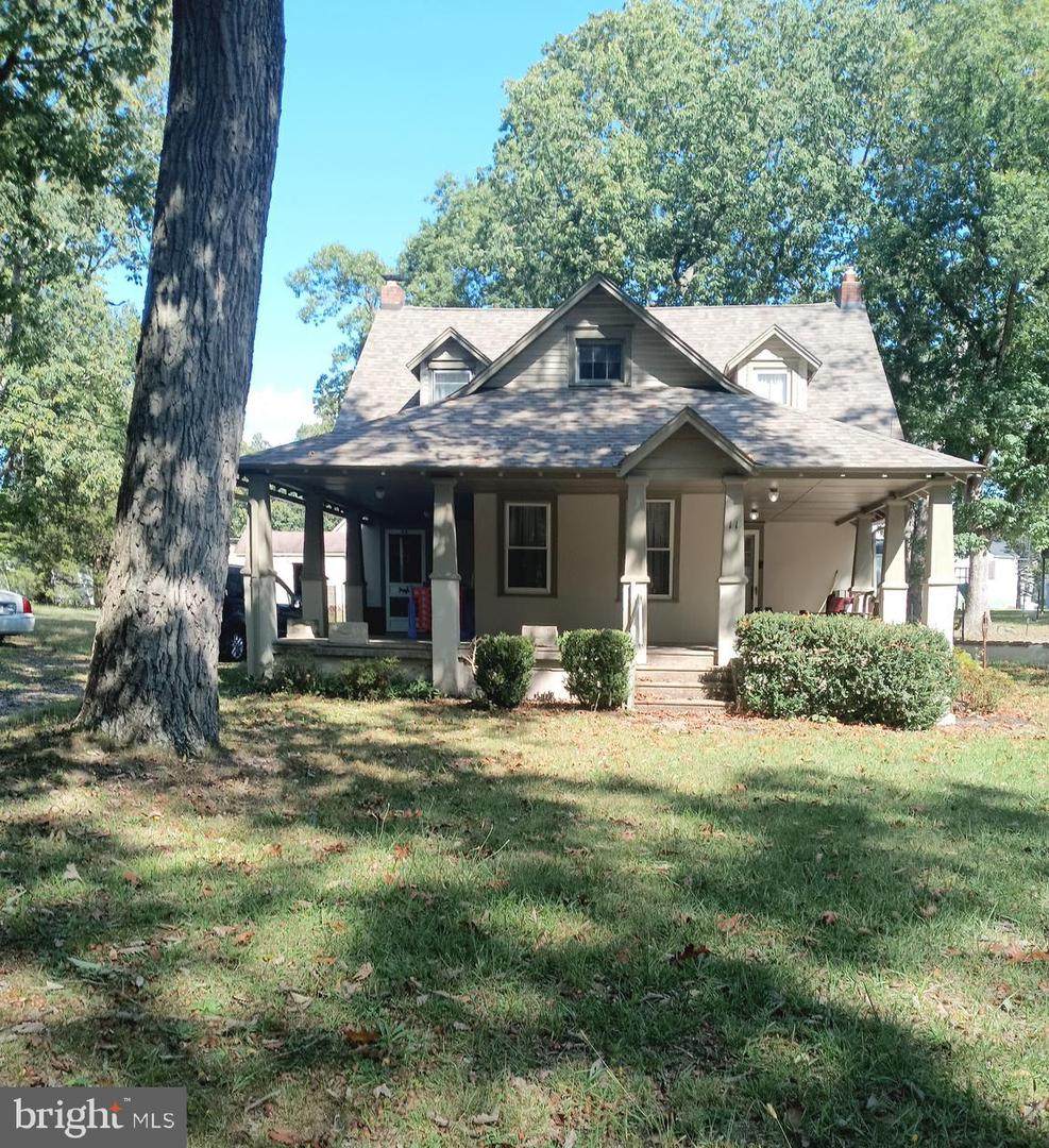 11 Cloverdale Avenue - Photo 1