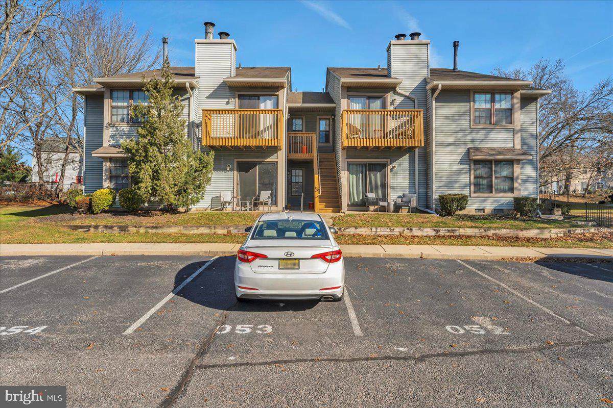 213 Barclay Court - Photo 1