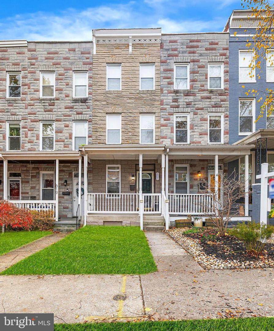 621 33RD Street - Photo 1