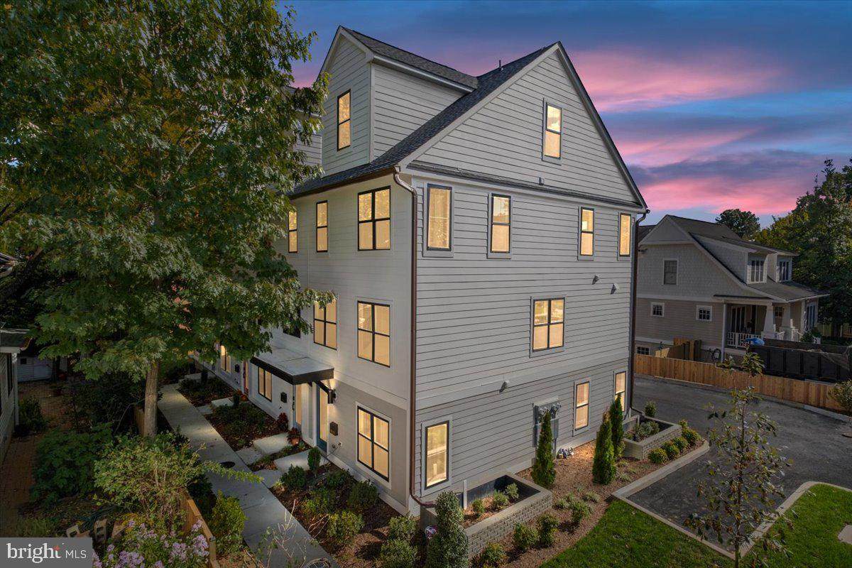 915 Irving Street - Photo 1