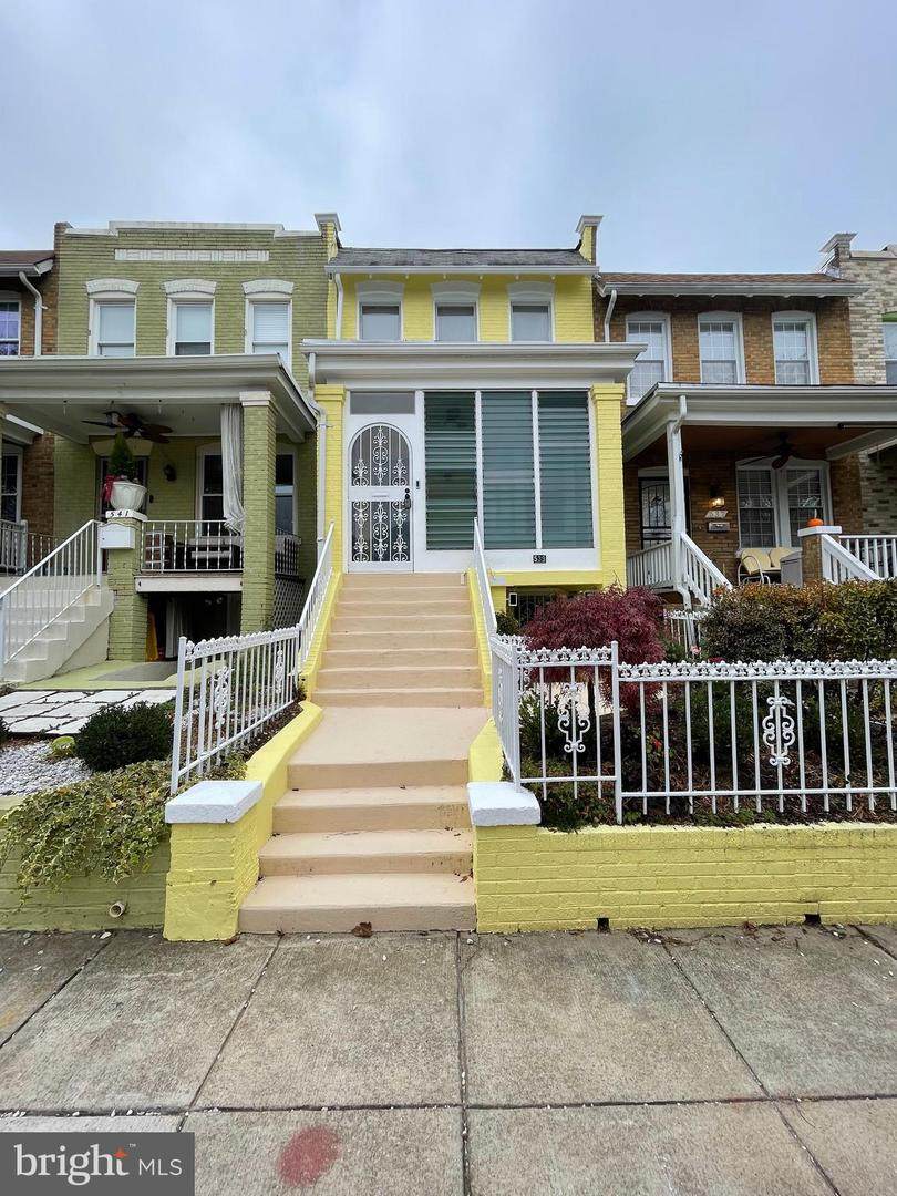 539 24TH Street - Photo 1