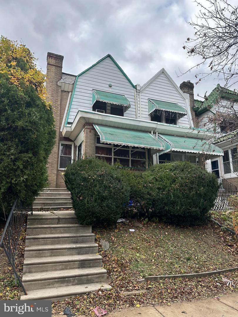 5730 Kemble Avenue - Photo 1