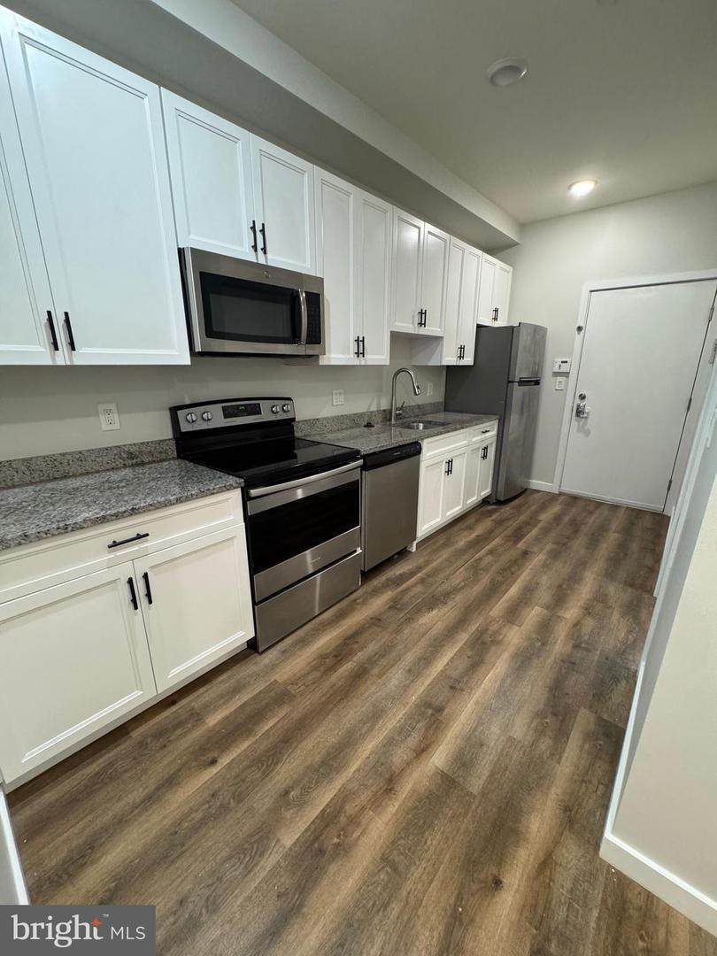 707 40TH Street - Photo 1