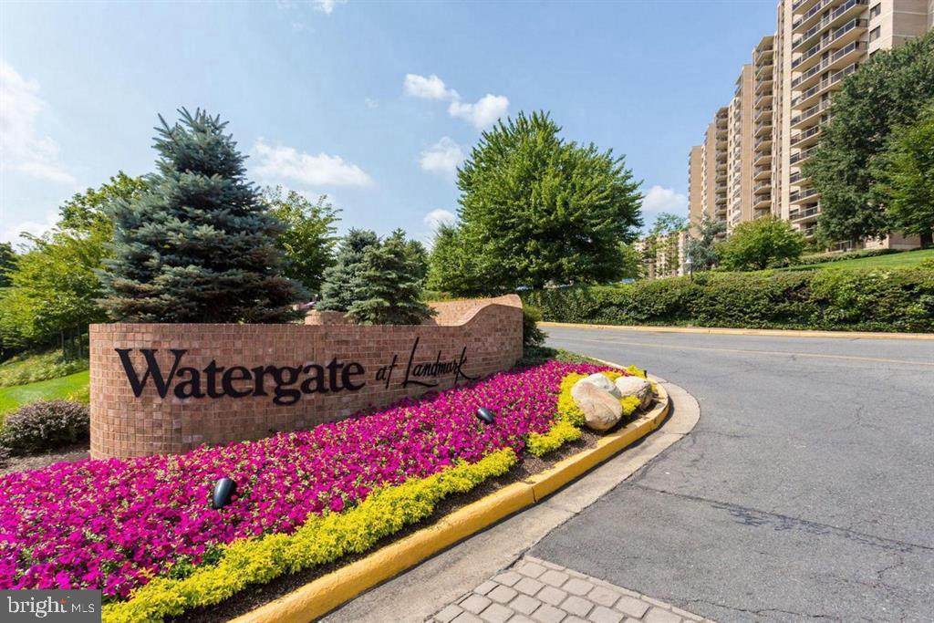 309 Yoakum Parkway - Photo 1