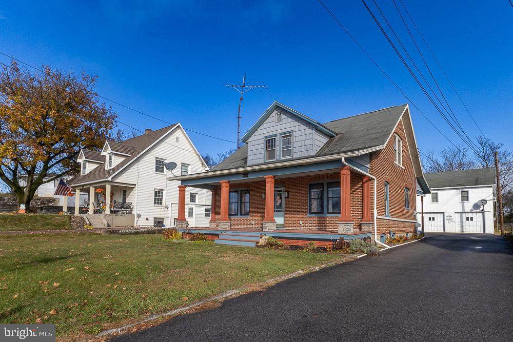 1631 Buchanan Trail East - Photo 1