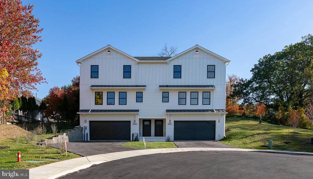 986 Henry Avenue - Photo 1