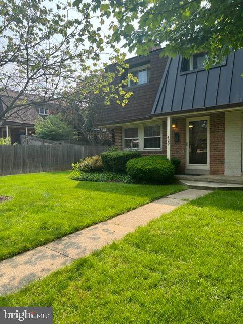 429 Hampton Court - Photo 1