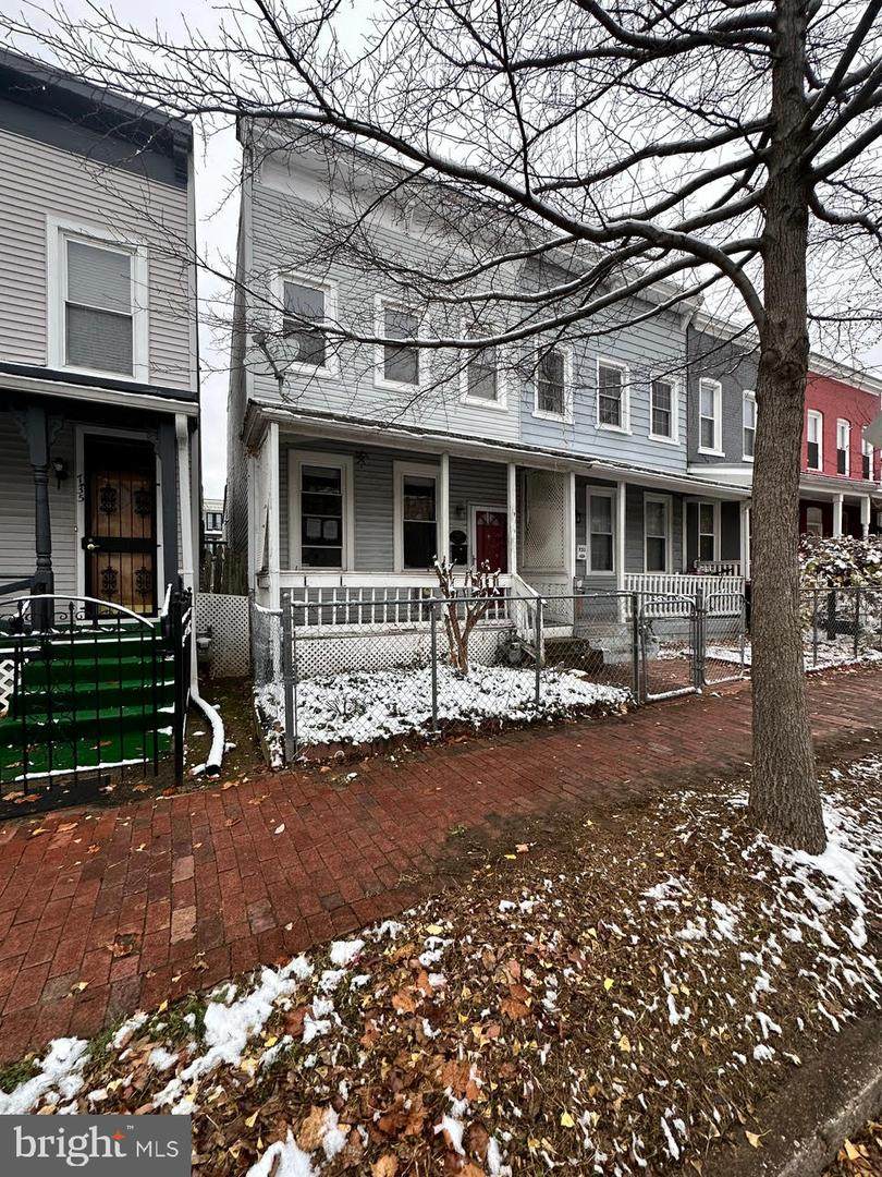 733 Morton Street - Photo 1