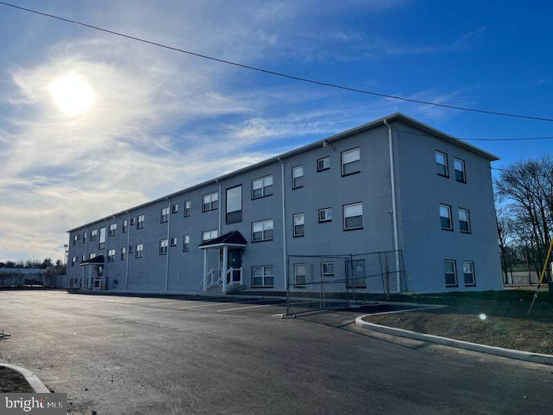 910 Gateway Boulevard - Photo 1