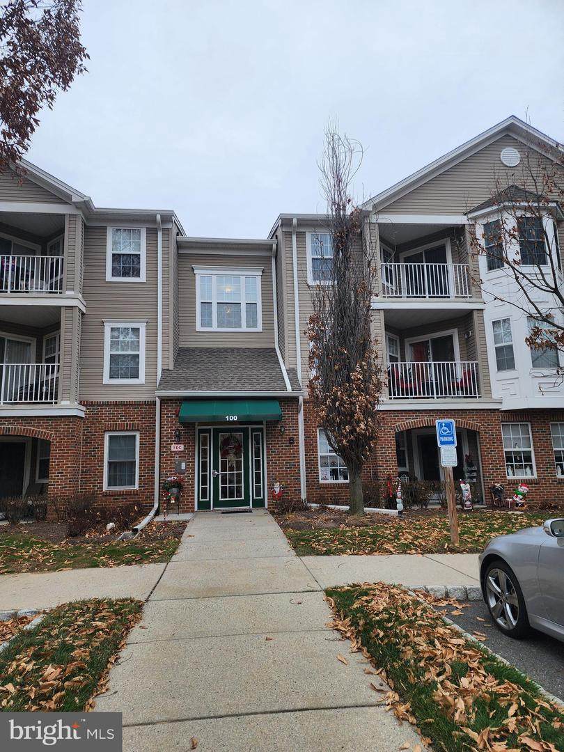 132 Mowat Circle - Photo 1