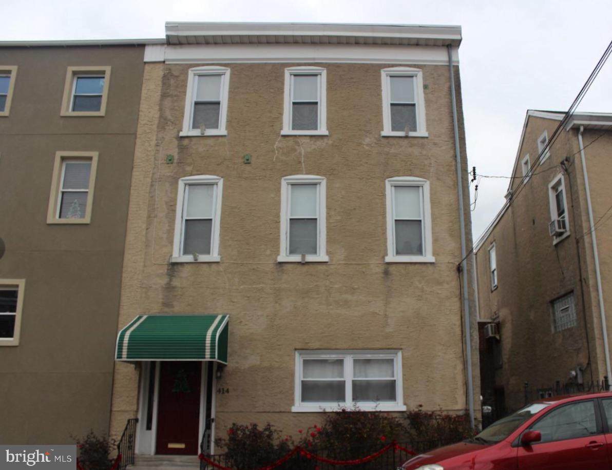 414 Leverington Avenue - Photo 1