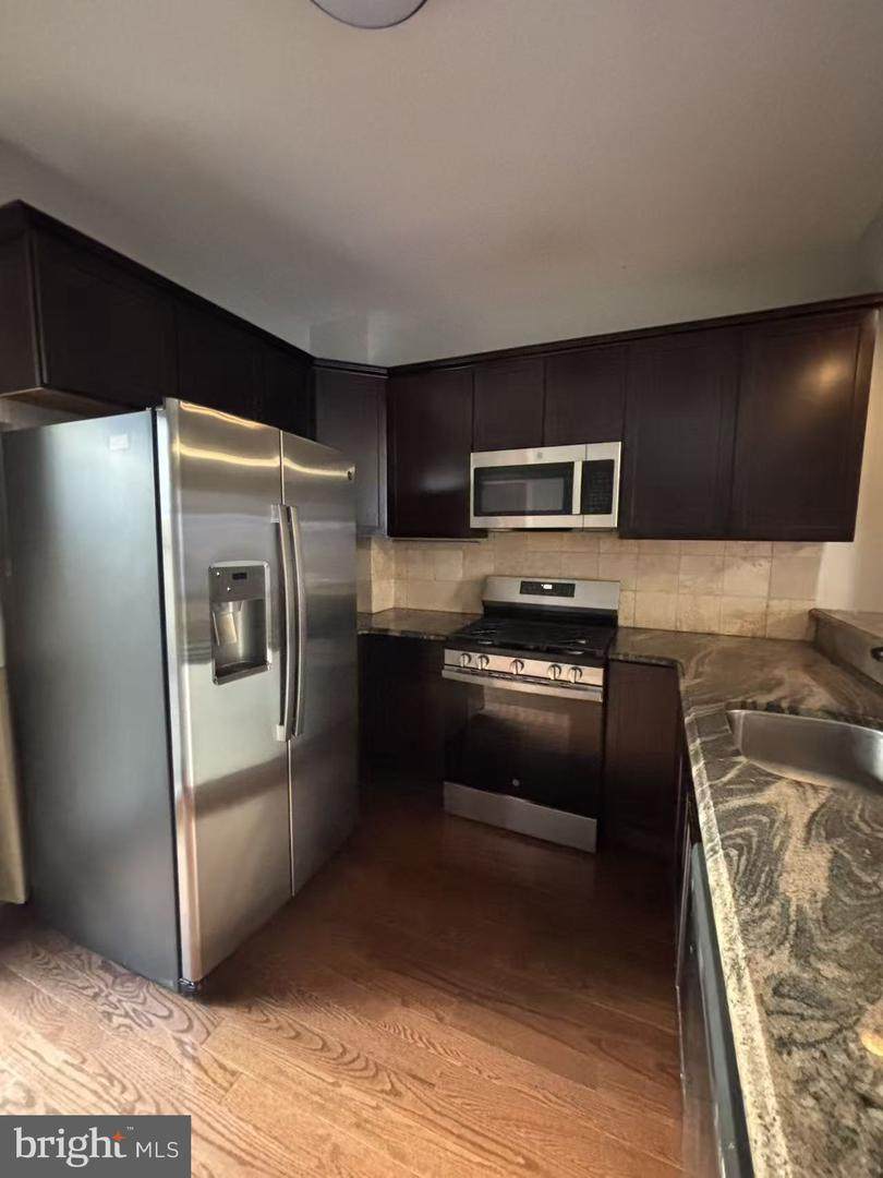 1613 Lombard Street - Photo 1