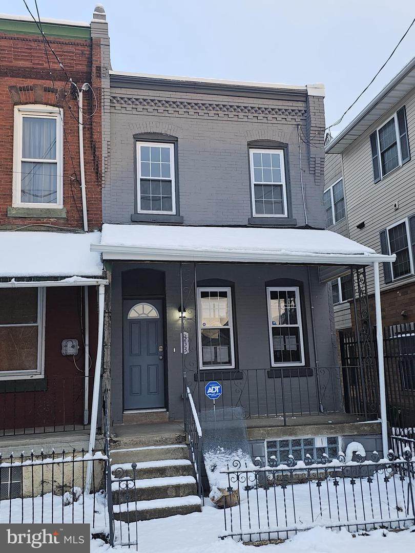 853 45TH Street - Photo 1